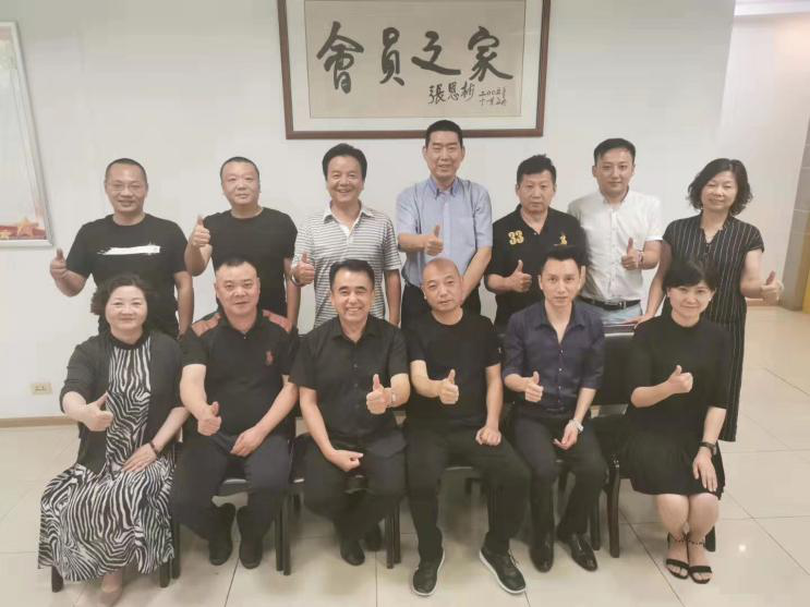 我省首個專家?guī)煺匠闪?，今泰裝飾工程經(jīng)理受(圖1)